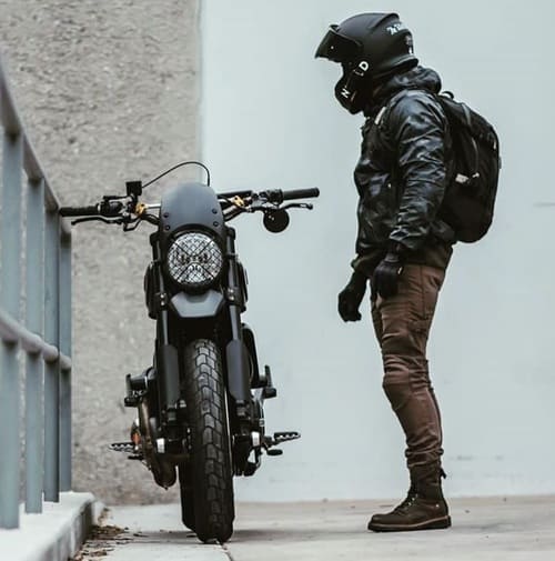 バイクの冬ファッションの画像
