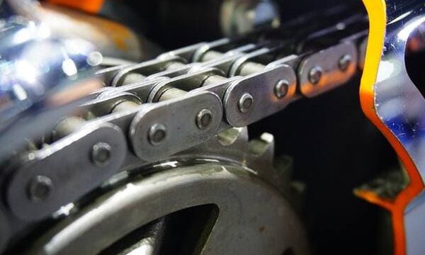 初心者でも出来るバイクのチェーン調整方法 注意点や使用工具の説明 はじめてバイク