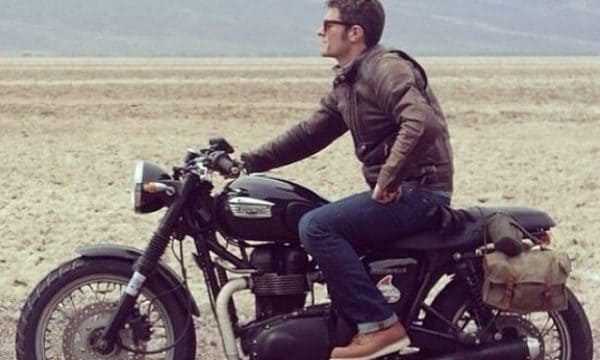 バイクの夏の服装 薄着は逆に暑いって知ってるよね 正解はメッシュ はじめてバイク