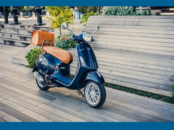 Vespa ベスパ 946はオシャレな原付125ccスクーターだよ はじめてバイク Vespa ベスパ 946はオシャレな原付125ccスクーターだよ はじめてバイク