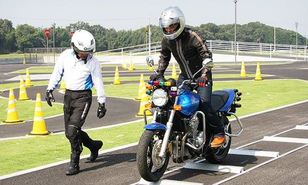 大型二輪 バイク の教習内容は どんな事をして何が難しいのか はじめてバイク