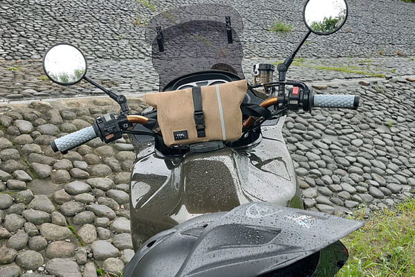 touring1をフルカウルに付けた画像