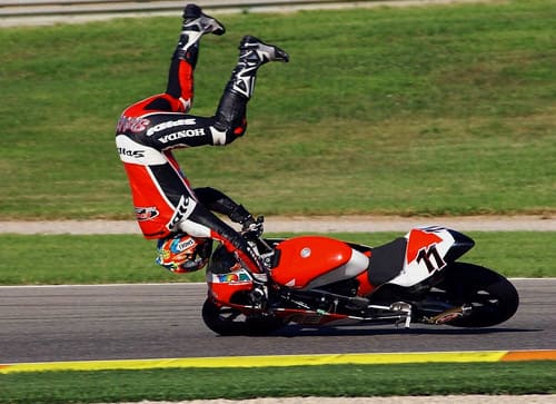 バイクの事故の画像