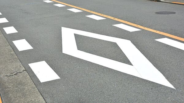 道路のダイヤマークの画像