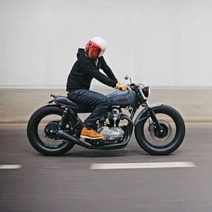 ネオクラシックバイクに似合う服装はコレだ バイクがカッコイイならライダーもそうじゃなくちゃ はじめてバイク