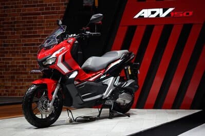 ホンダの新型スクーターバイク Adv150 がメカメカしくてかっこいい はじめてバイク